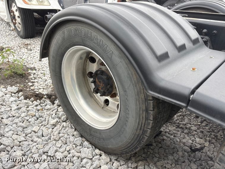 image for item YA3936 2019 Kenworth T680 semi truck