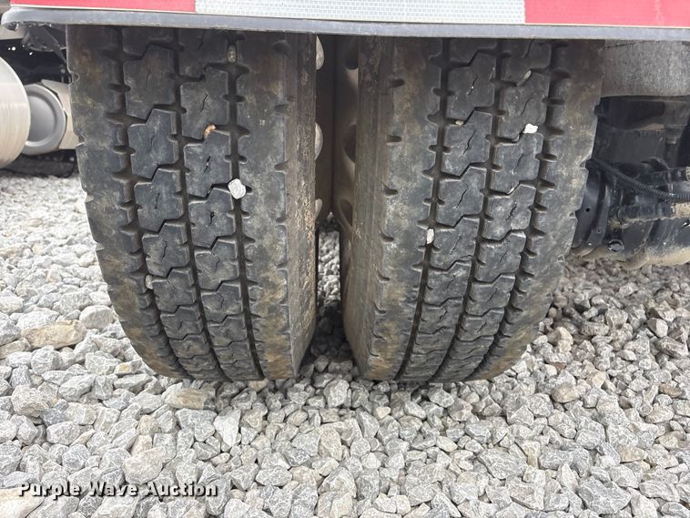 image for item YA3936 2019 Kenworth T680 semi truck