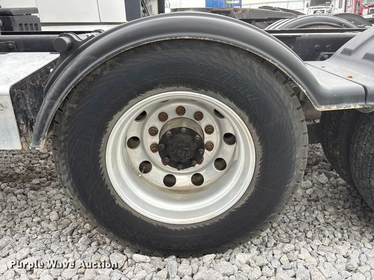 image for item YA3936 2019 Kenworth T680 semi truck
