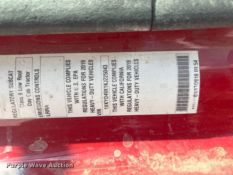 image for item YA3936 2019 Kenworth T680 semi truck