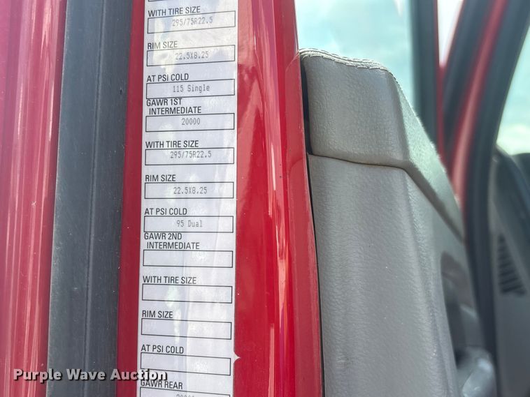 image for item YA3936 2019 Kenworth T680 semi truck