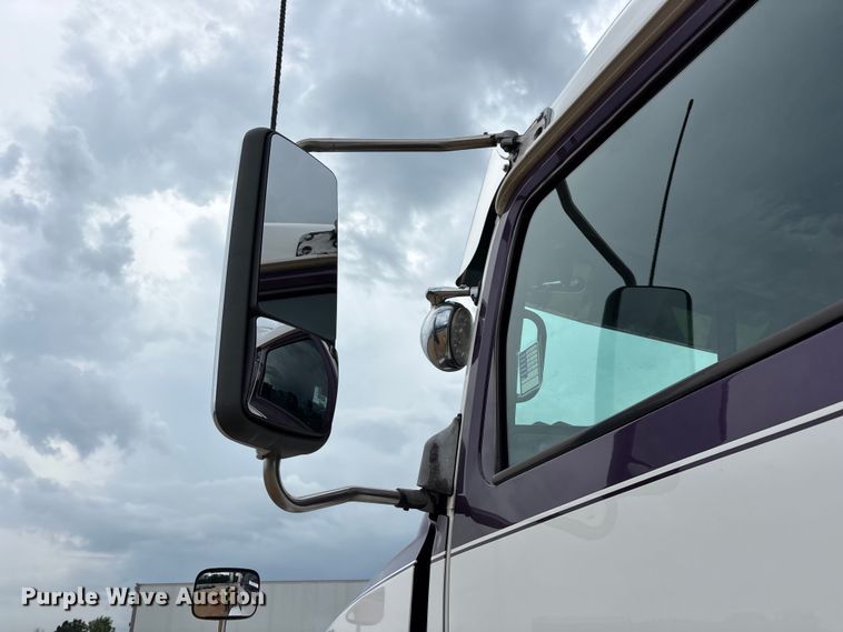 image for item YA3976 2019 Western Star 5700XE semi truck