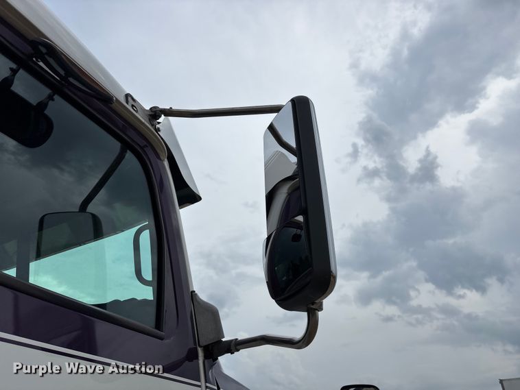 image for item YA3976 2019 Western Star 5700XE semi truck