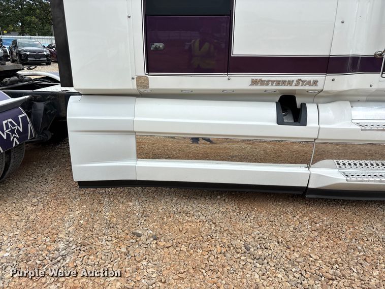 image for item YA3976 2019 Western Star 5700XE semi truck