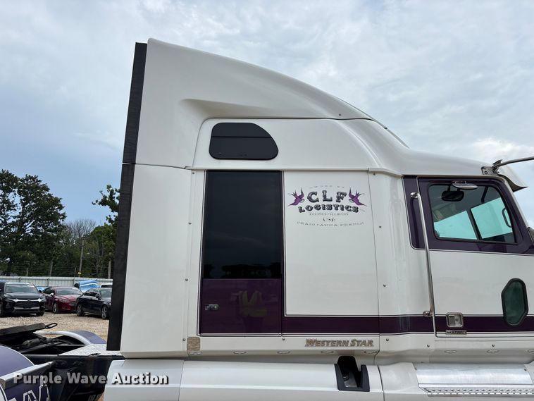 image for item YA3976 2019 Western Star 5700XE semi truck