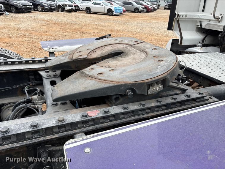 image for item YA3976 2019 Western Star 5700XE semi truck