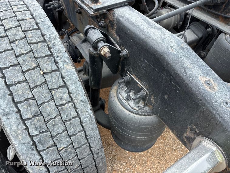 image for item YA3976 2019 Western Star 5700XE semi truck