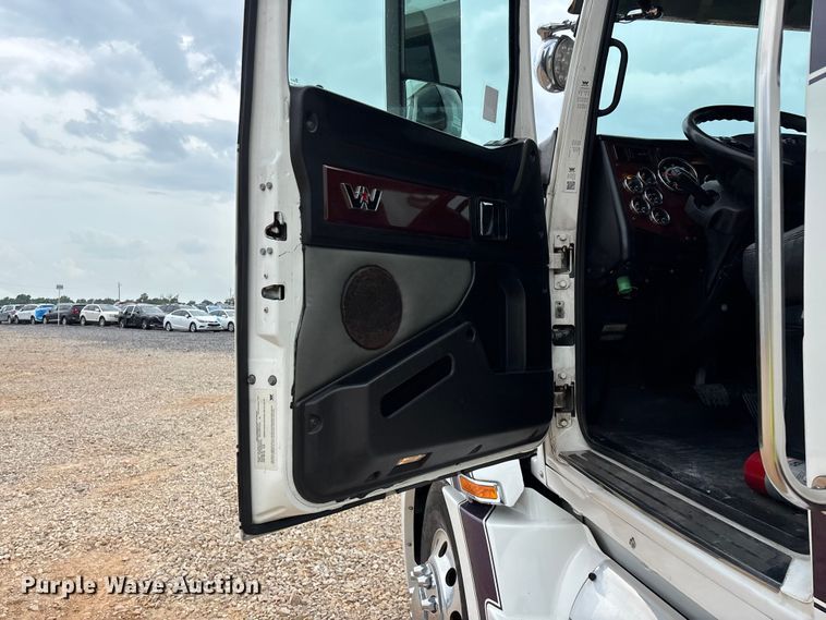 image for item YA3976 2019 Western Star 5700XE semi truck
