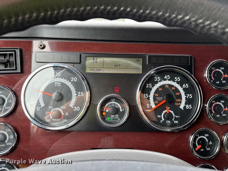 image for item YA3976 2019 Western Star 5700XE semi truck