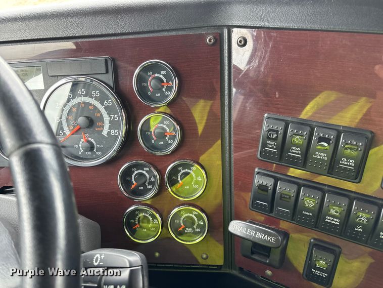 image for item YA3976 2019 Western Star 5700XE semi truck