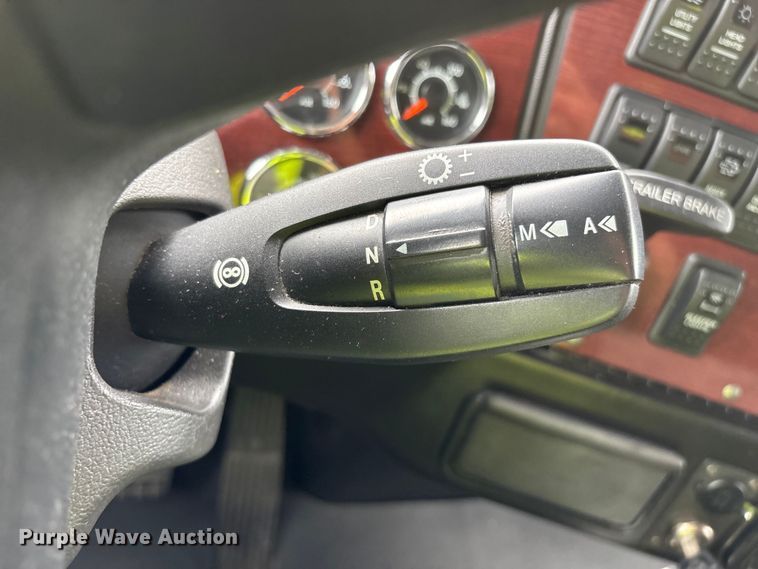 image for item YA3976 2019 Western Star 5700XE semi truck