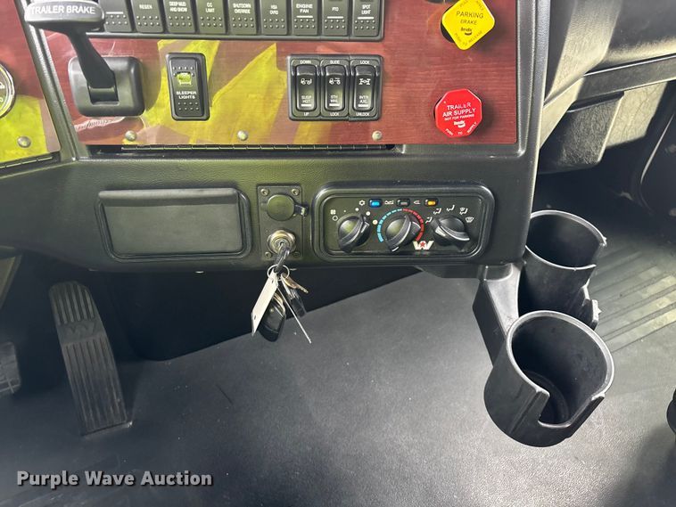 image for item YA3976 2019 Western Star 5700XE semi truck