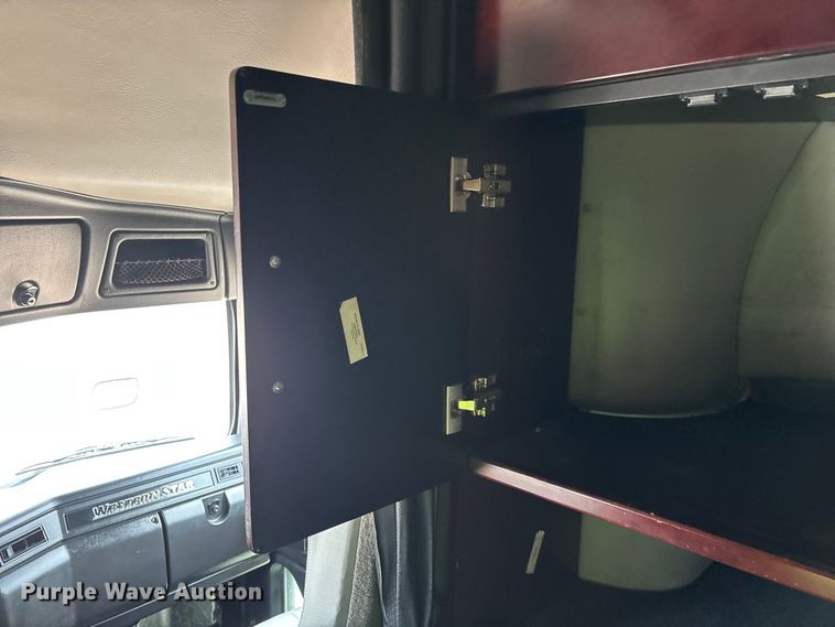 image for item YA3976 2019 Western Star 5700XE semi truck