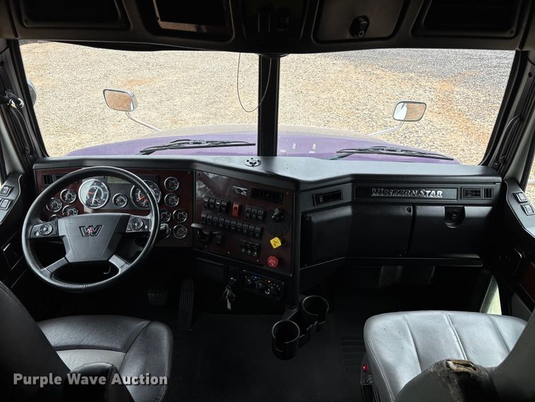 image for item YA3976 2019 Western Star 5700XE semi truck