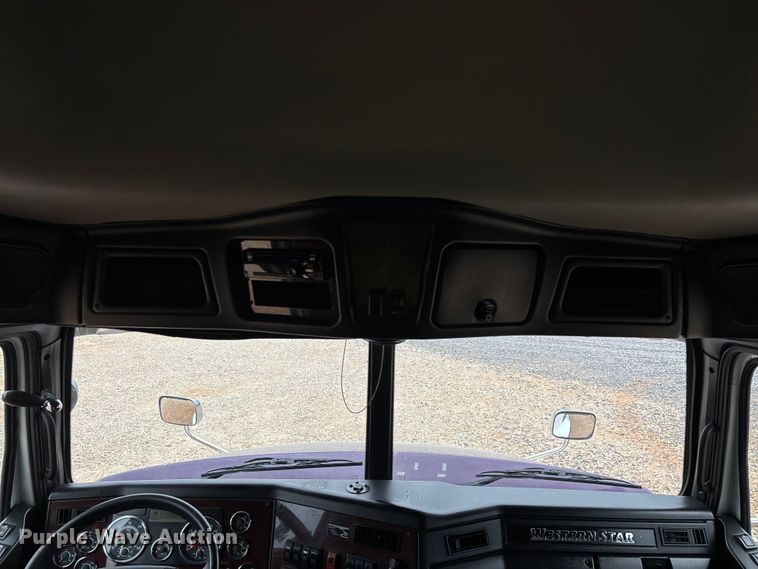 image for item YA3976 2019 Western Star 5700XE semi truck
