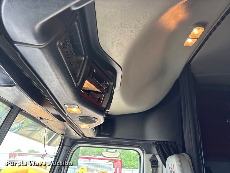 image for item YA3976 2019 Western Star 5700XE semi truck