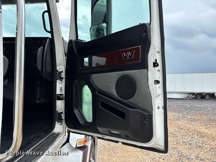 image for item YA3976 2019 Western Star 5700XE semi truck
