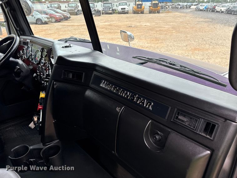 image for item YA3976 2019 Western Star 5700XE semi truck