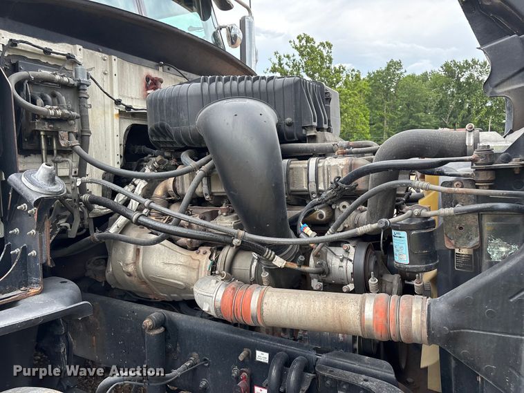 image for item YA3976 2019 Western Star 5700XE semi truck