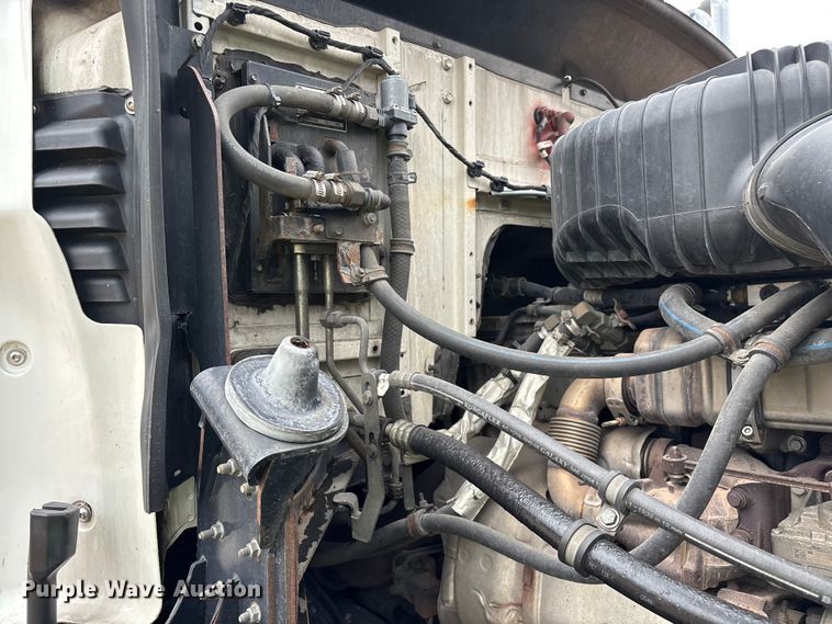 image for item YA3976 2019 Western Star 5700XE semi truck