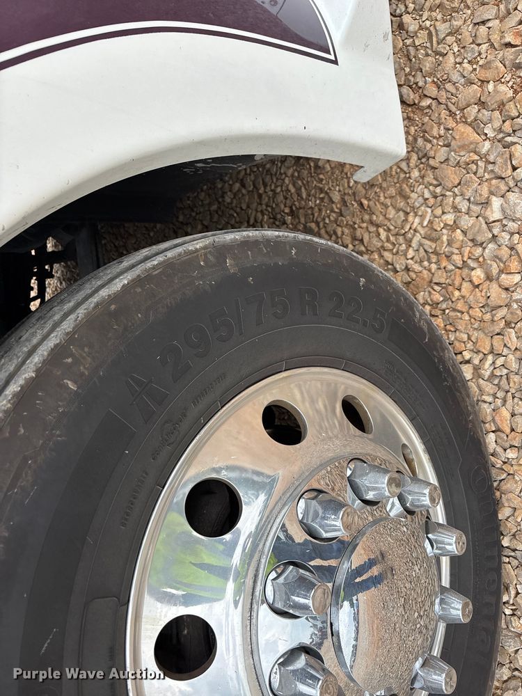 image for item YA3976 2019 Western Star 5700XE semi truck