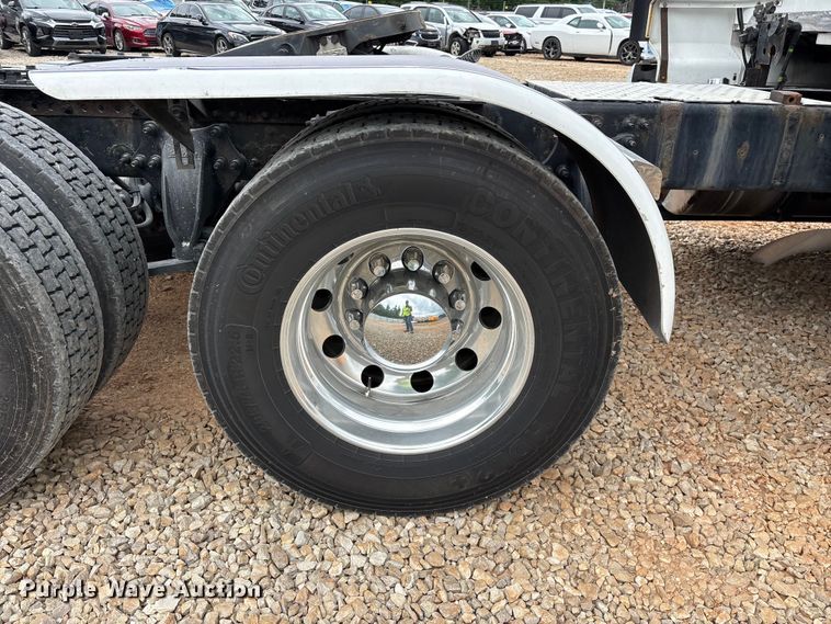image for item YA3976 2019 Western Star 5700XE semi truck