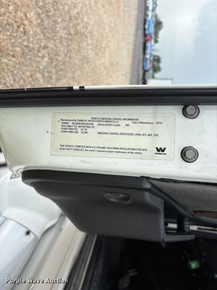 image for item YA3976 2019 Western Star 5700XE semi truck
