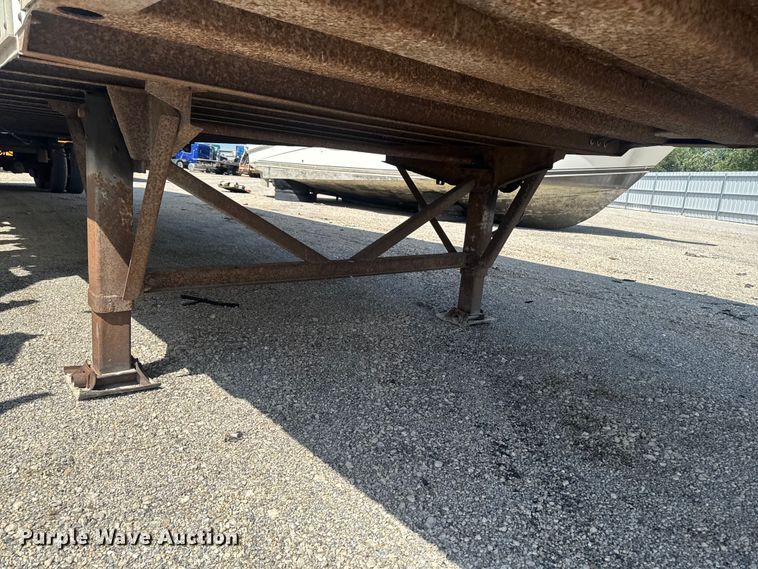 image for item YA4002 1995 Wabash dry van trailer