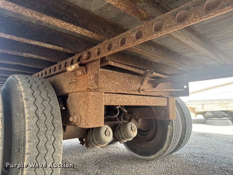 image for item YA4002 1995 Wabash dry van trailer