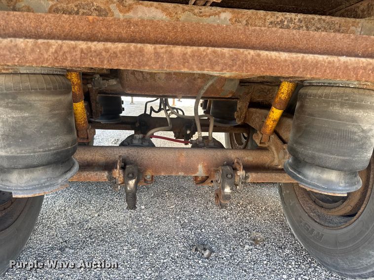 image for item YA4002 1995 Wabash dry van trailer