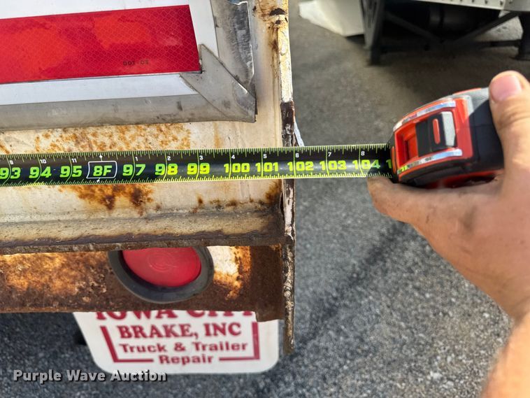 image for item YA4002 1995 Wabash dry van trailer