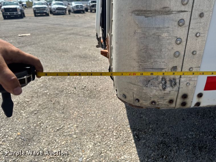 image for item YA4002 1995 Wabash dry van trailer