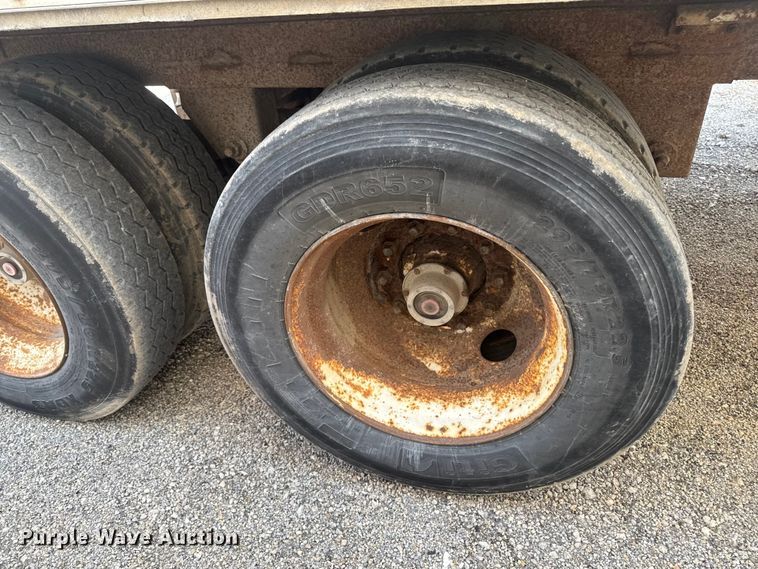 image for item YA4002 1995 Wabash dry van trailer