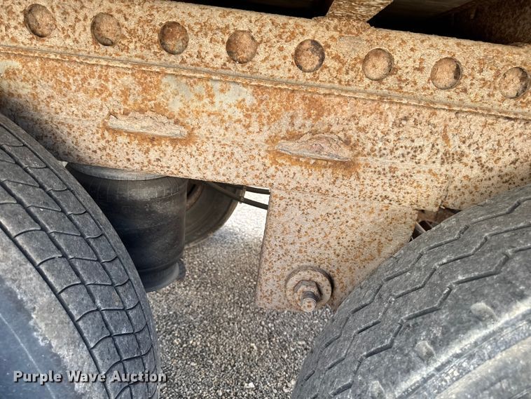 image for item YA4002 1995 Wabash dry van trailer