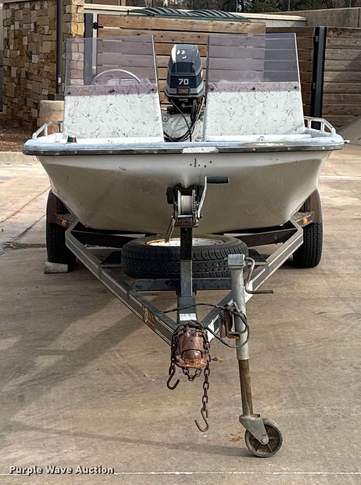 image for item DK3540 1991 Predator boat