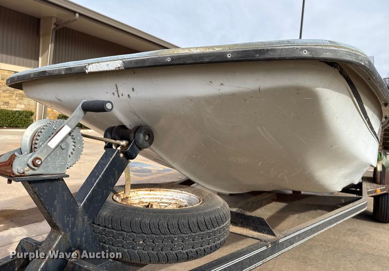 image for item DK3540 1991 Predator boat