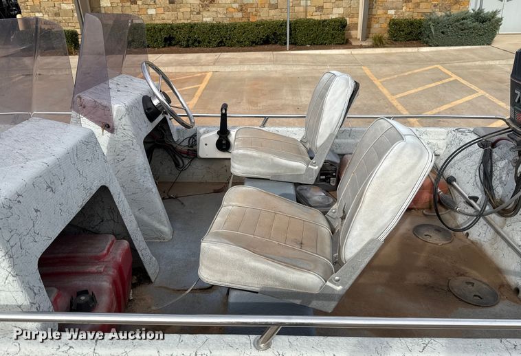 image for item DK3540 1991 Predator boat