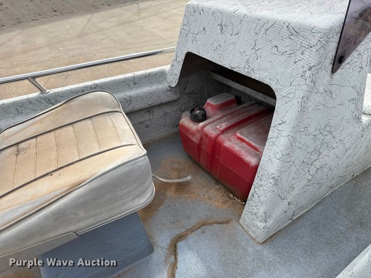 image for item DK3540 1991 Predator boat