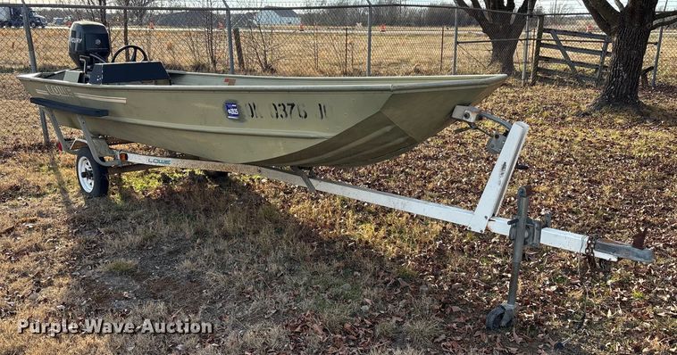 image for item EG8328 1994 Lowe boat