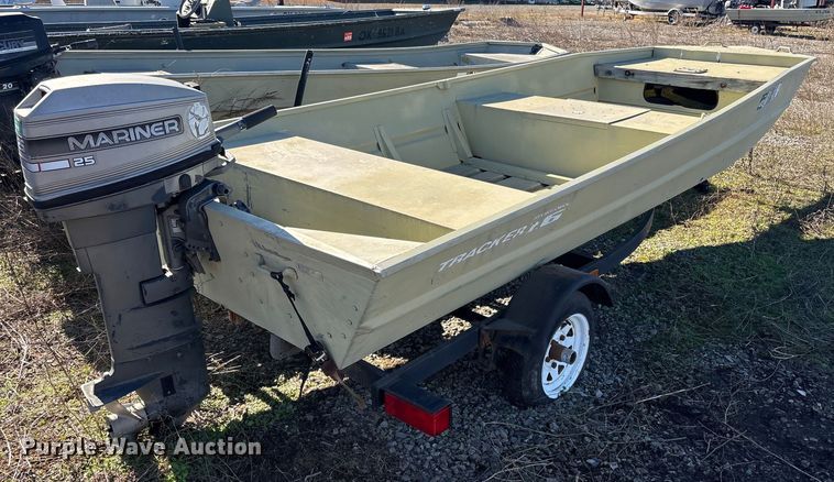 image for item EG8335 1995 Bass Tracker Sportsman boat