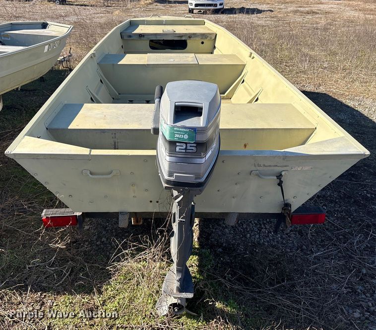 image for item EG8335 1995 Bass Tracker Sportsman boat
