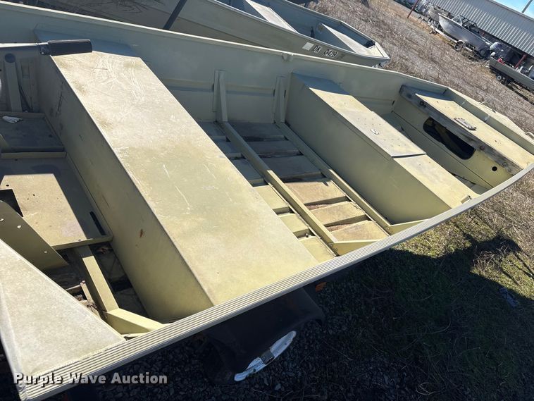 image for item EG8335 1995 Bass Tracker Sportsman boat