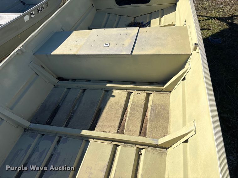 image for item EG8335 1995 Bass Tracker Sportsman boat