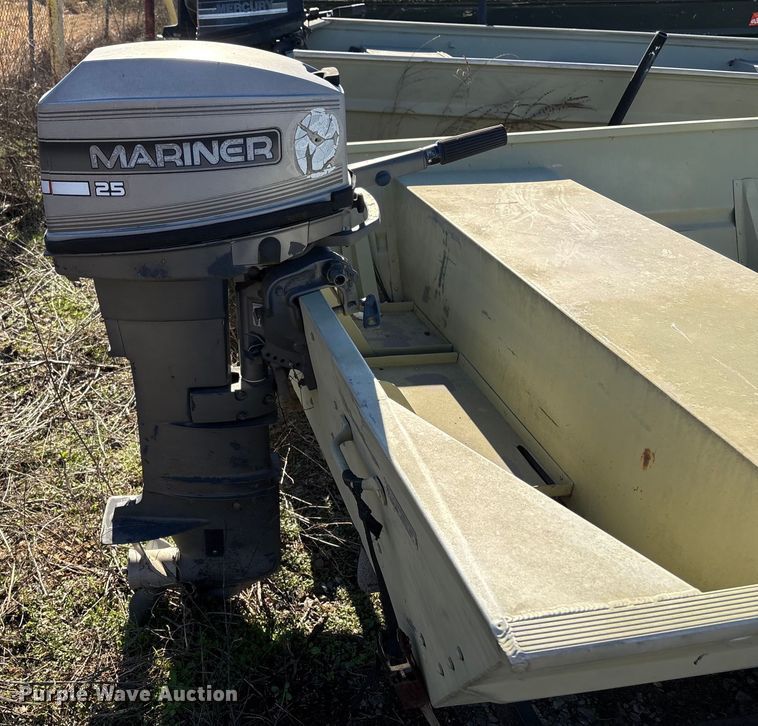 image for item EG8335 1995 Bass Tracker Sportsman boat