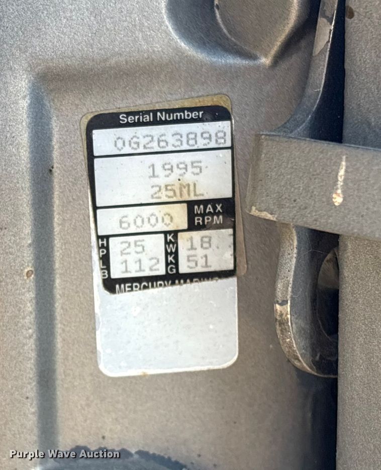 image for item EG8335 1995 Bass Tracker Sportsman boat