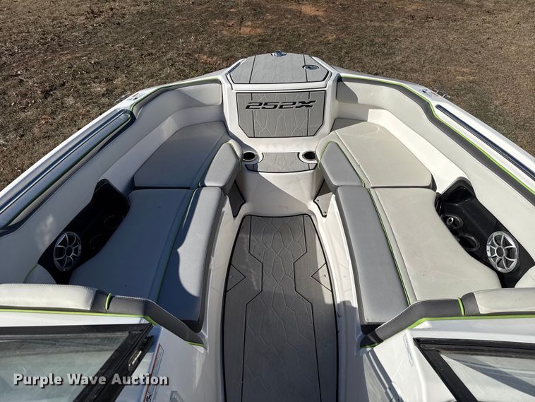 image for item ES5583 2021 Yamaha 252XE boat