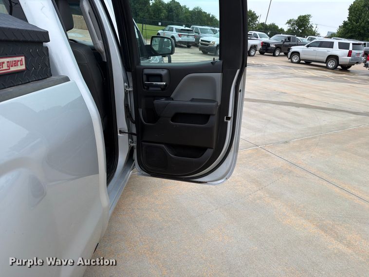 image for item EW0348 2018 Chevrolet Silverado 1500 Ext. Cab pickup truck