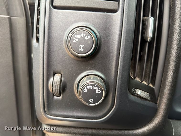 image for item EW0349 2018 Chevrolet Silverado 1500 Crew Cab pickup truck