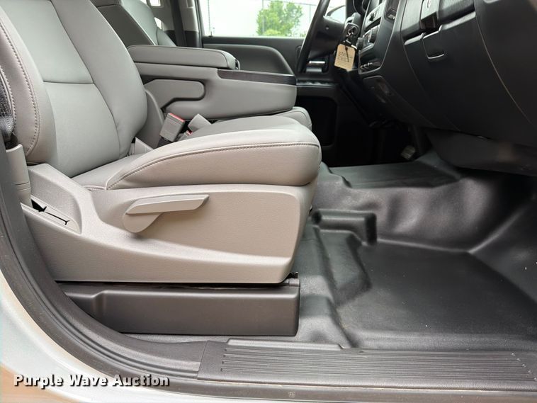 image for item EW0349 2018 Chevrolet Silverado 1500 Crew Cab pickup truck