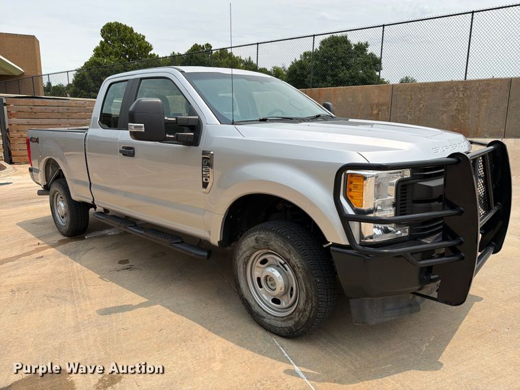 image for item EW0354 2017 Ford F250 Super Duty Ext. Cab pickup truck